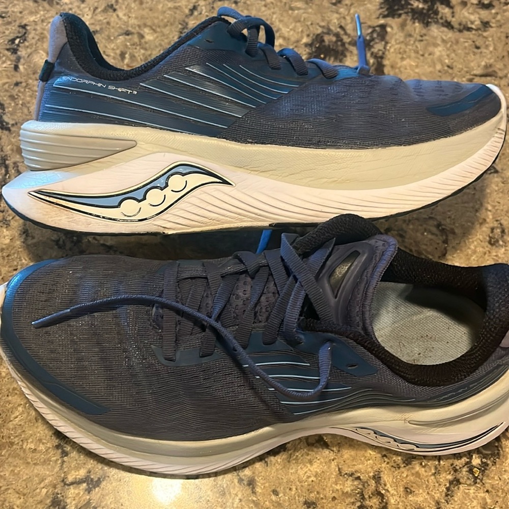 Saucony Endorphin Shift 3 Size 9